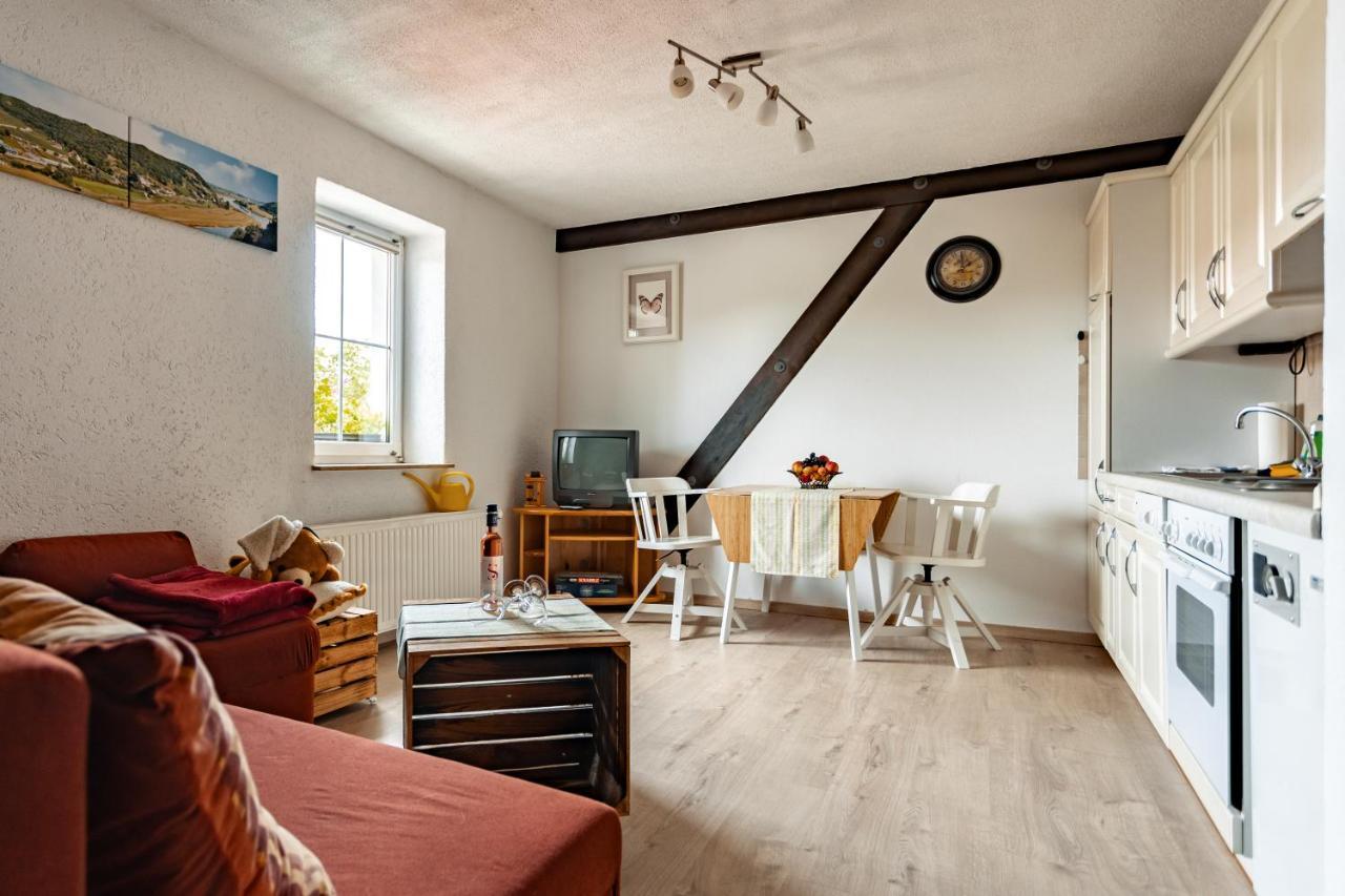 Weingut Schuh - Pension Zur Bosel คอสวิช ภายนอก รูปภาพ