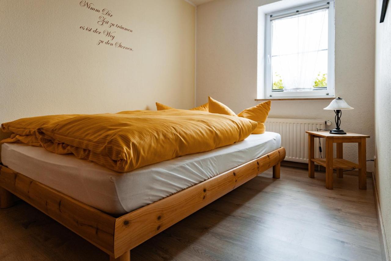 Weingut Schuh - Pension Zur Bosel คอสวิช ภายนอก รูปภาพ