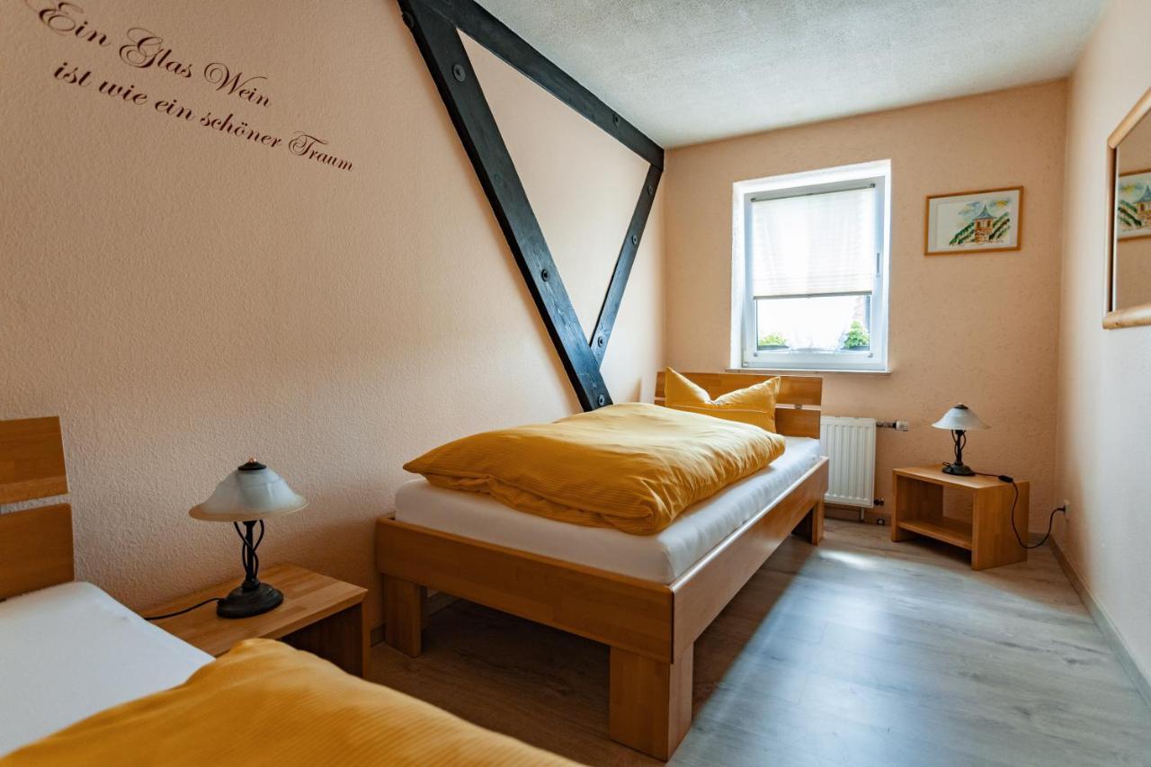 Weingut Schuh - Pension Zur Bosel คอสวิช ภายนอก รูปภาพ